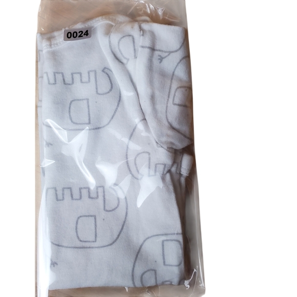 White Baby Gerber Onesie With Gray Elephant Print. 3-6 mo. B0024 - Picture 8 of 9